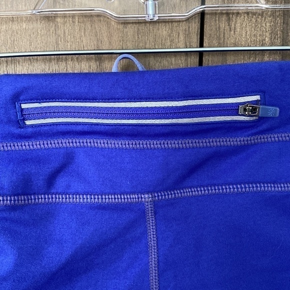 ATHLETA Dobby Be Free Knickers Cropped Capri Leggings Size Medium - Picture 8 of 12